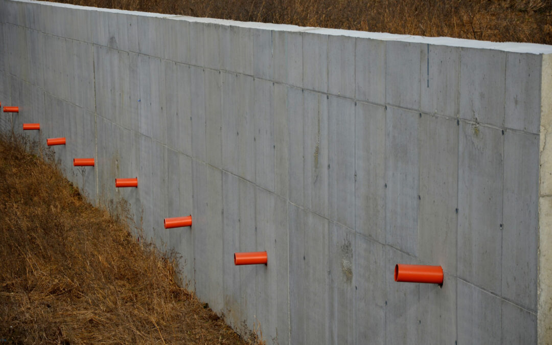 Does a Block Retaining Wall Need Drainage?